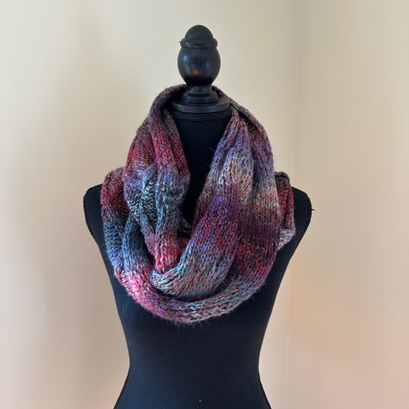 **J. JILL* Multicolor Knitted Fashion Infinity Scarf - Picture 1 of 4